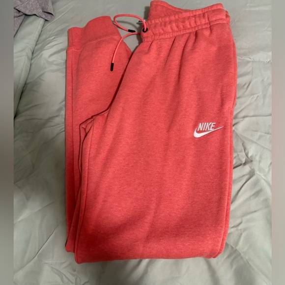 Women’s Nike Joggers - Picture 1 of 4